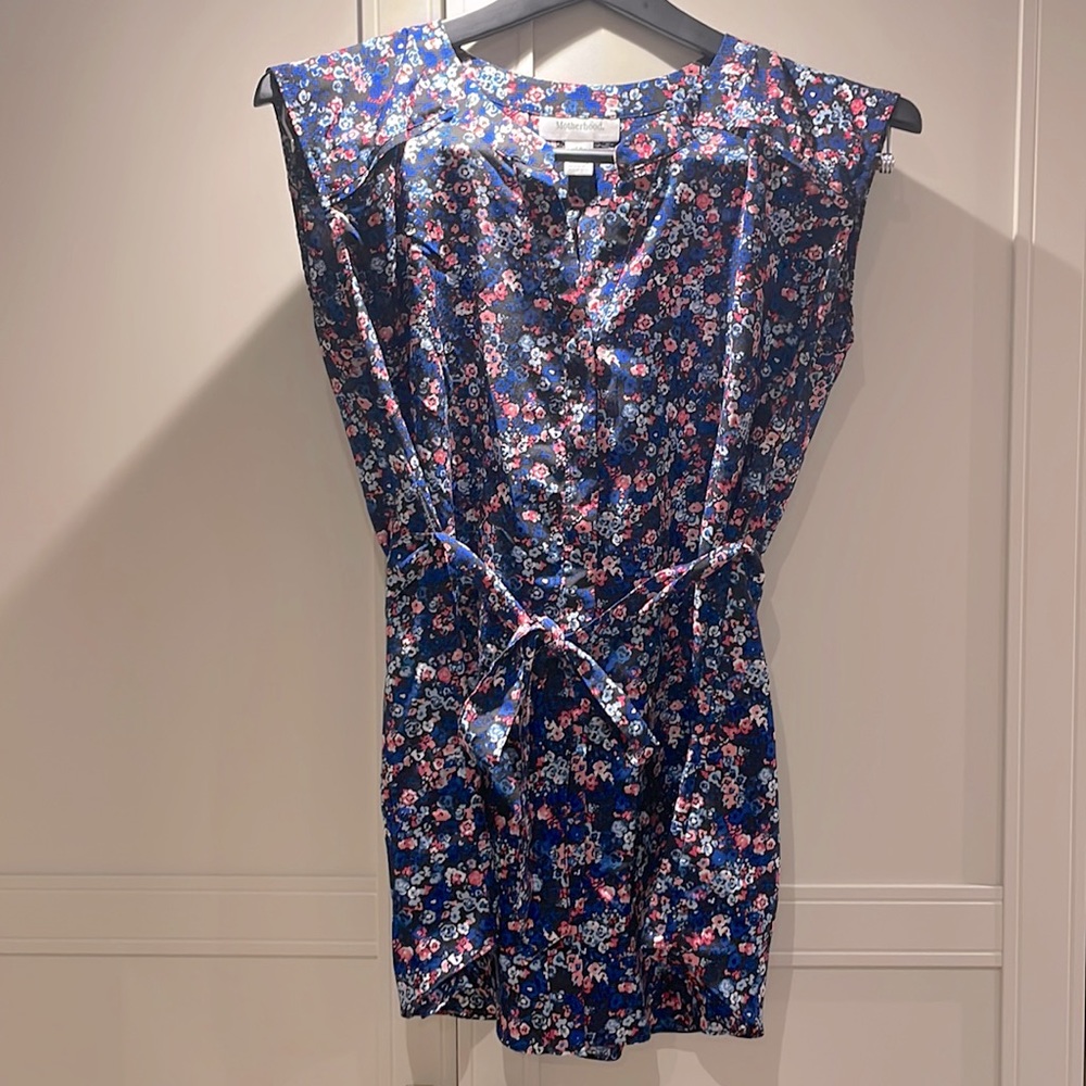 Maternity no sleeve blouse
